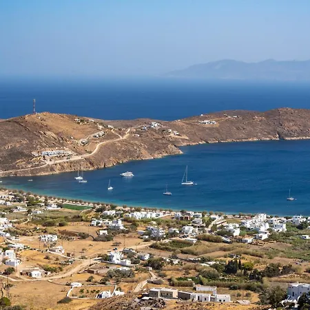 아파트 Traditional Hora House *